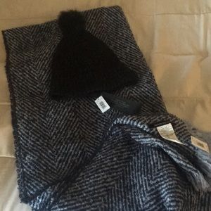Banana Republic hat and shawl set